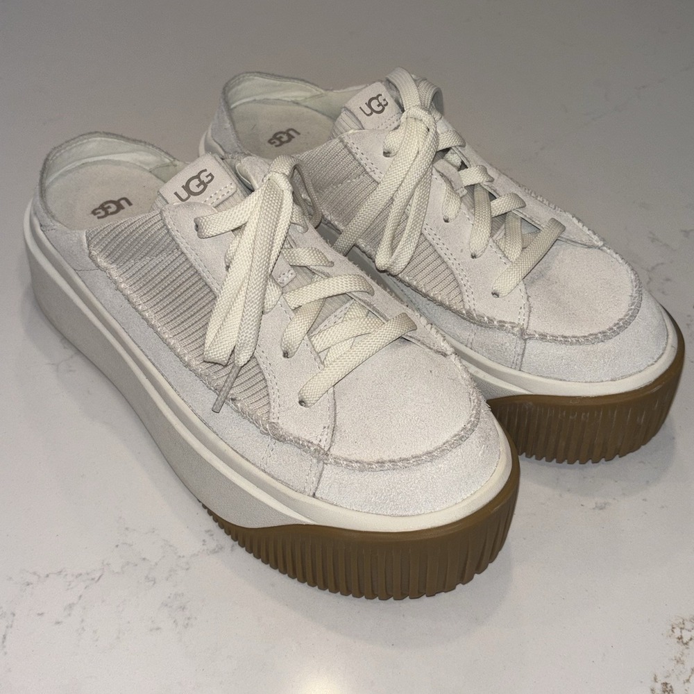 UGG WHITE SUEDE EZ-DUZZIT 2" PLATFORM MULE SNEAKERS WOMEN Sz 8.5 EUC